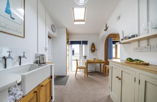Bridport House | Meads Cabin
