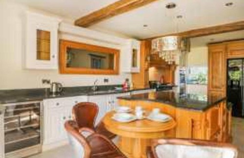 Otley House | Meagill Farmhouse, hot Tub, bbq hut