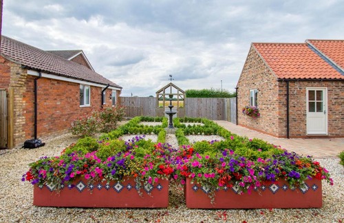 North Somercotes Bed & Breakfast | Meals Farm - Courtyard Room