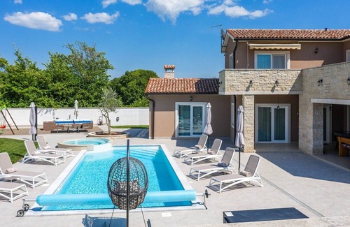 Kruncici Villa | Medaki no Villa Medaki