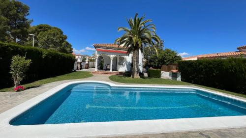 Ciudad Universitaria Villa | MEDDAYS Villa MARINA