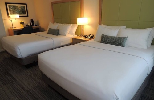 Medical Center Area Hotel | Medical Hub Lodging with Allergy-Free Rooms & Business Center - Parking