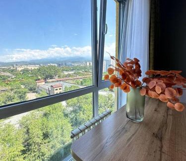 Almaty Apartment | MEDINAHOTELKZ, # 63, вид на горы, 15 мин пешком до арбата, HALAL