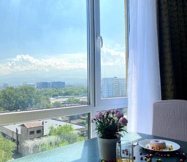 Almaty Apartment | MEDINAHOTELKZ, # 63, вид на горы, 15 мин пешком до арбата, HALAL