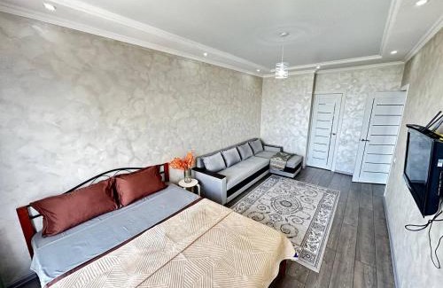 Almaty Apartment | MEDINAHOTELKZ, #69, вид на горы и закат, до арбата 15 мин пешком, HALAL
