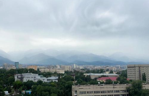 Almaty Apartment | MEDINAHOTELKZ, #69, вид на горы и закат, до арбата 15 мин пешком, HALAL