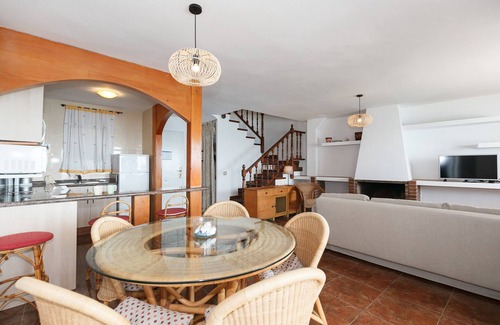 Cap de Salou Ski Chalet | Mediterranean Beach House · AirCon · Pool · UHC CASAS BLANCAS 014