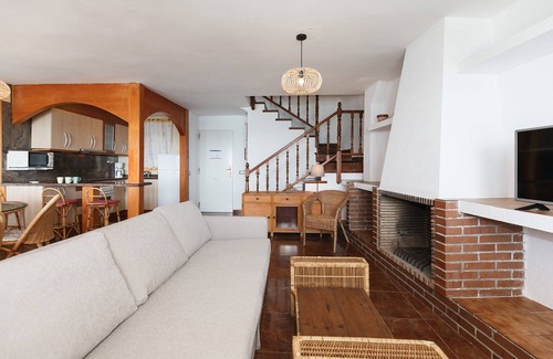 Cap de Salou Ski Chalet | Mediterranean Beach House · AirCon · Pool · UHC CASAS BLANCAS 014