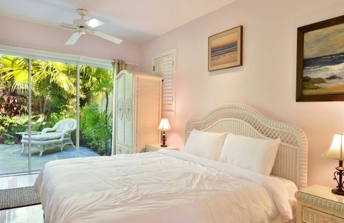White Street Gallery District House | Mediterranean Caribbean Villa ~ Private Pool, Pet Friendly