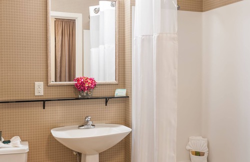 Lower Queen Anne Hotel | Mediterranean Inn