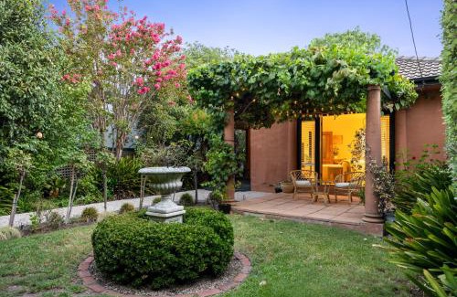 Unley Apartment | Mediterranean Muse - 3BR, Wi-Fi, Parking