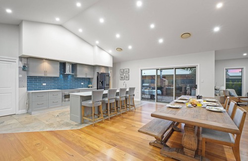 Dubbo House | Mediterranean Retreat | Mineral Pool, Golf Views, Near Zoo