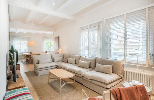 El Guinardo Apartment | Mediterranean Retreat with 4-Bedroom, 3-Bath Apartment in Barcelona