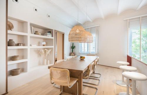 El Guinardo Apartment | Mediterranean Retreat with 4-Bedroom, 3-Bath Apartment in Barcelona