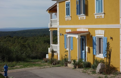 Garica Apartment | Mediterranean studio with pool on the island of Krk