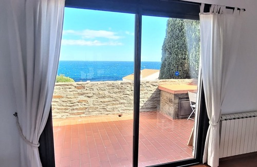 Banyuls-sur-Mer Villa | Mediterranean Villa F4 in Banyuls-sur-Mer, cove access, 2 terraces, secure parking