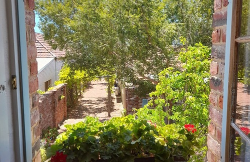 Fremantle Villa | Mediterranean villa, next to marine precinct and 5 minute walk to Fremantle.