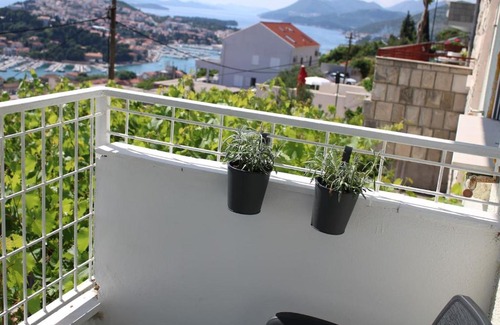 Gornji Kono Apartment | Mediterranean Vista