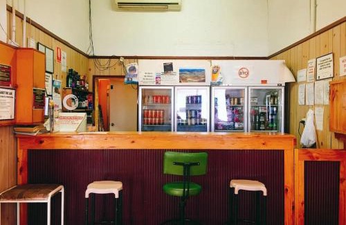 Meekatharra Hotel | Meekatharra Hotel accommodation with food Option