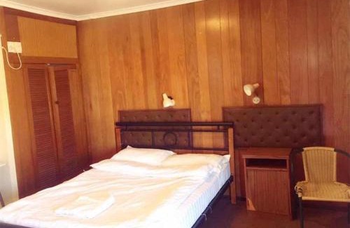 Meekatharra Hotel | Meekatharra Hotel accommodation with food Option