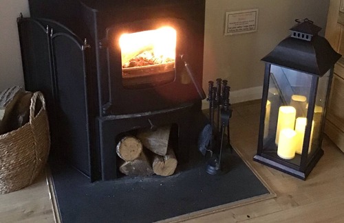 Moreton Bed & Breakfast | Meerkat Manor B&B, a Cosy Retreat, in a Rural Hamlet of Herefordshire