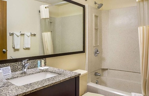 Sunnyside House | Meet for business or pleasure near the Clackamas Town Center