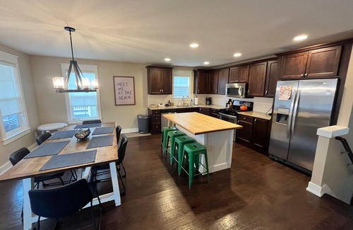 Benton Harbor House | Meet Me at the Beach-3BD/3.5 Bath-Across street from Golf/Lake/Jean Klock Beach
