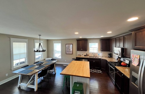 Benton Harbor House | Meet Me at the Beach-3BD/3.5 Bath-Across street from Golf/Lake/Jean Klock Beach
