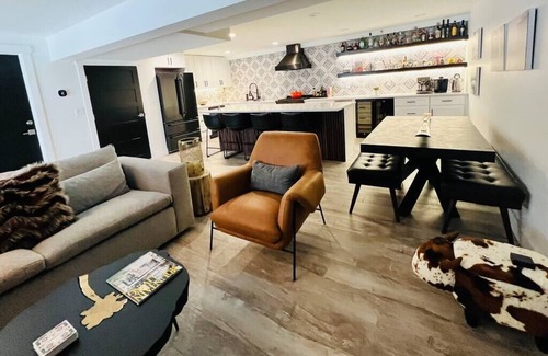Cottonwood Heights Villa | Meetme@SLC!
