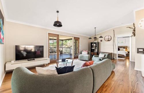 Nannup House | Meeukany - Hilltop Stunner in the Heart of Nannup