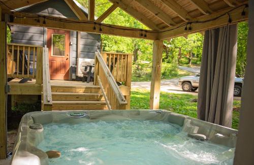 Lookout Valley Neighborhood Association House | Meg Cabin Tiny Rustic Comfort On Lookout Mtn