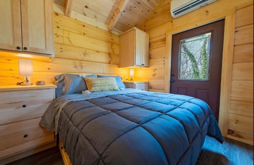 Lookout Valley Neighborhood Association House | Meg Cabin Tiny Rustic Comfort On Lookout Mtn