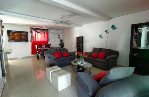 Mazatlan House | MEGA CASA FAMILIAR O AMIGOS 8 PERSONAS 5 Min PLAYA