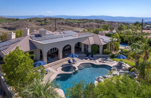Palm Desert Villa | MEGA VILLA: Exquisite Backyard Oasis + Endless Fun! EV Charger ⭐️⭐️⭐️⭐️⭐️