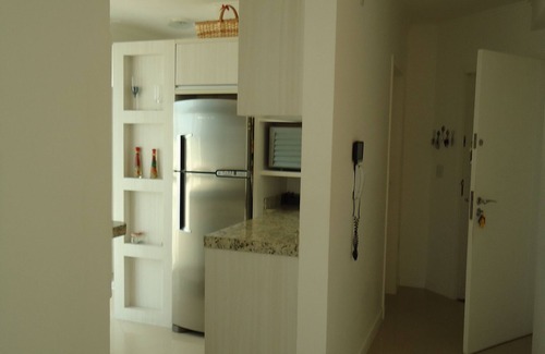 Itapema Apartment | Meia Praia. 3-bedroom apartment, 2 parking spaces, half a block from the sea and promenade