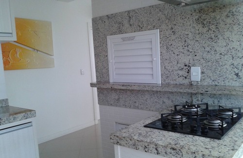 Itapema Apartment | Meia Praia. 3-bedroom apartment, 2 parking spaces, half a block from the sea and promenade