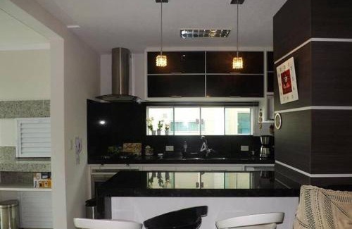 Andorinha Apartment | Meia Praia com estilo! 3 suítes, churrasqueira e garagem