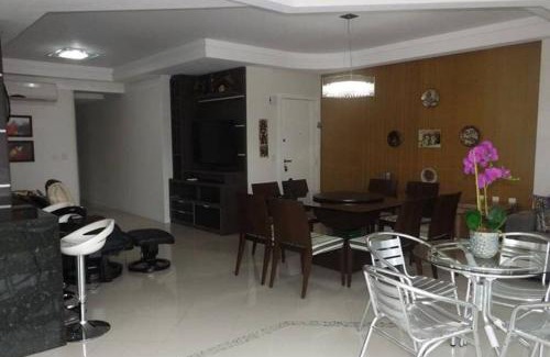 Andorinha Apartment | Meia Praia com estilo! 3 suítes, churrasqueira e garagem