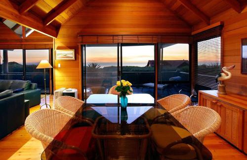 Yallingup House | Melaleuca - Stunning Ocean Views and Coastal Comforts