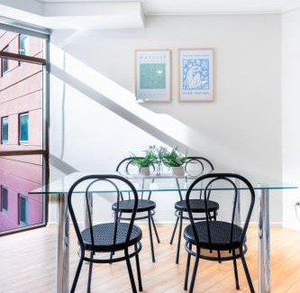 Chinatown Apartment | Melbourne Apartment with Pool, Spa & Tennis Court