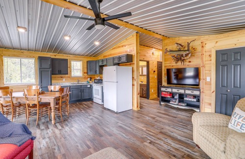 Boswell Cabin | Melbourne Home w/Fire Pit on the White River!