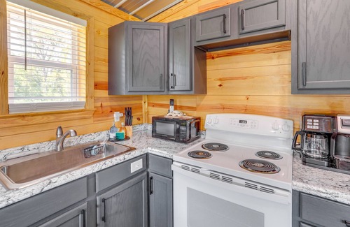 Boswell Cabin | Melbourne Home w/Fire Pit on the White River!