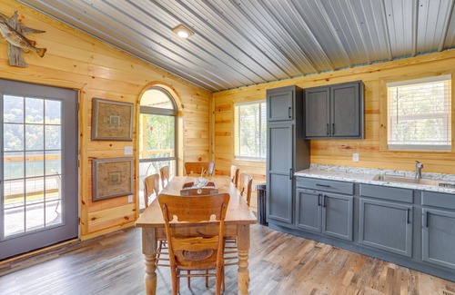 Boswell Cabin | Melbourne Home w/Fire Pit on the White River!
