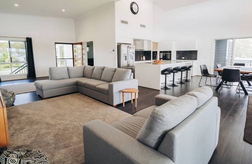 Meldale House | Meldale · Waterfront house Pumicestone passage