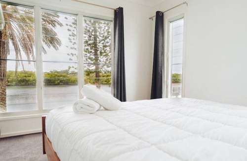 Meldale House | Meldale · Waterfront house Pumicestone passage