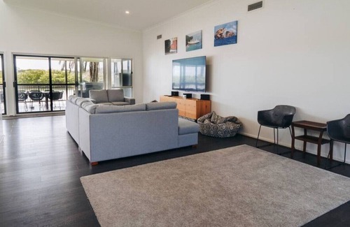 Meldale House | Meldale · Waterfront house Pumicestone passage