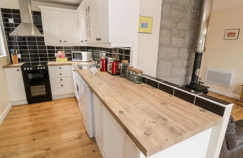 Garndolbenmaen Cottage | MELIN NEWYDD, pet friendly, character holiday cottage in Porthmadog