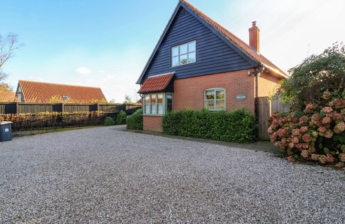 Thorpeness House | MELLOWS, THORPENESS, pet friendly, with a garden in Thorpeness