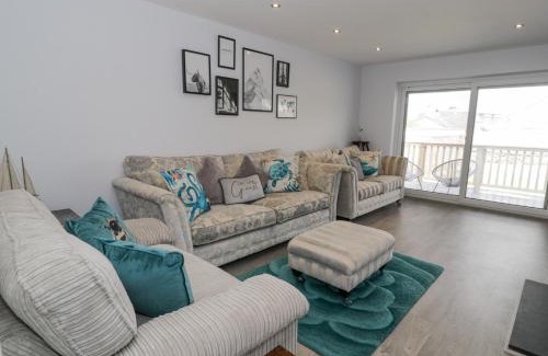 Cemaes Bay House | Melody