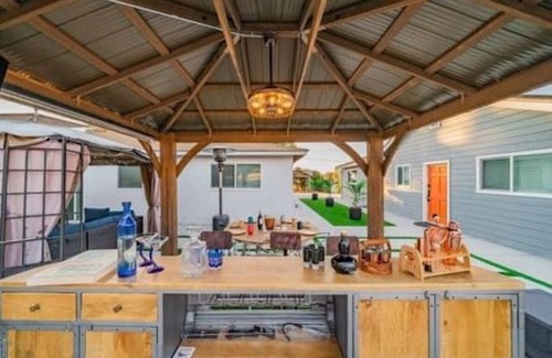 Vista House | Melrose 2BR. 6 beds. Pet-Friendly. Patio+Fireplace